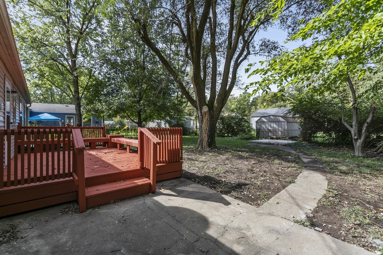 9104 Richards Dr - Photo 3 of 27