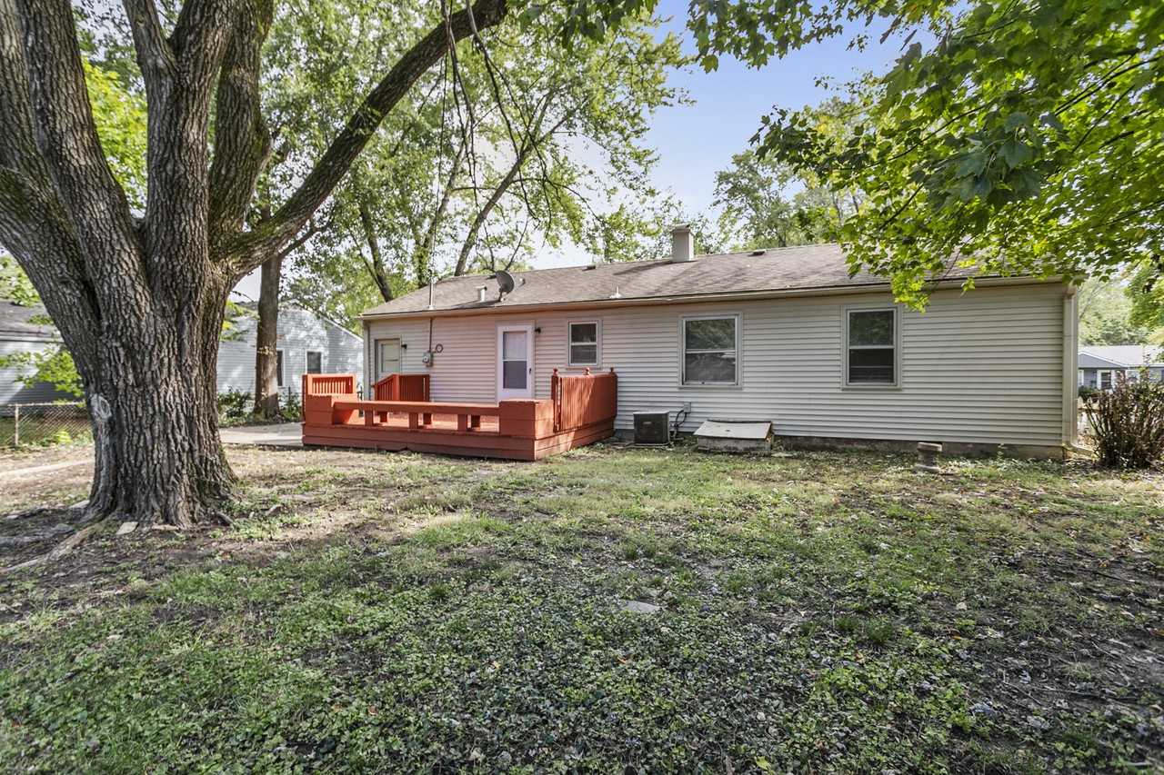 9104 Richards Dr - Photo 2 of 27