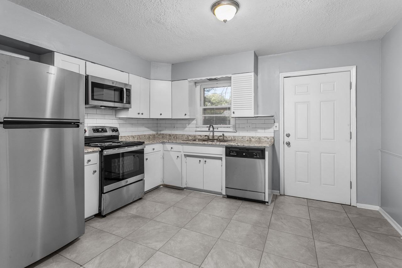 9104 Richards Dr - Photo 5 of 27