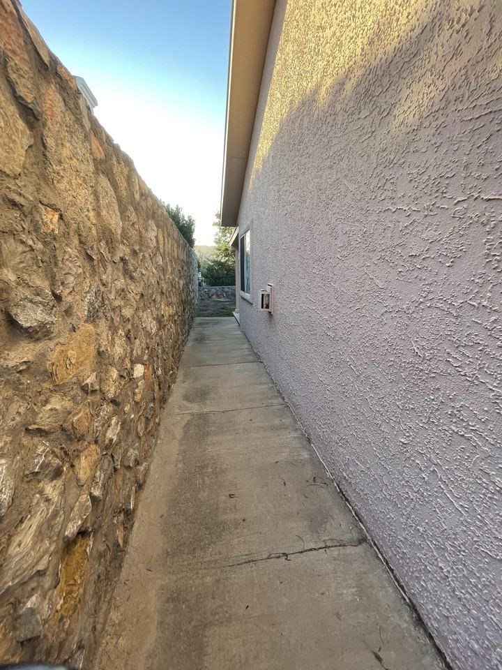 2217 King James Pl - Photo 2 of 14