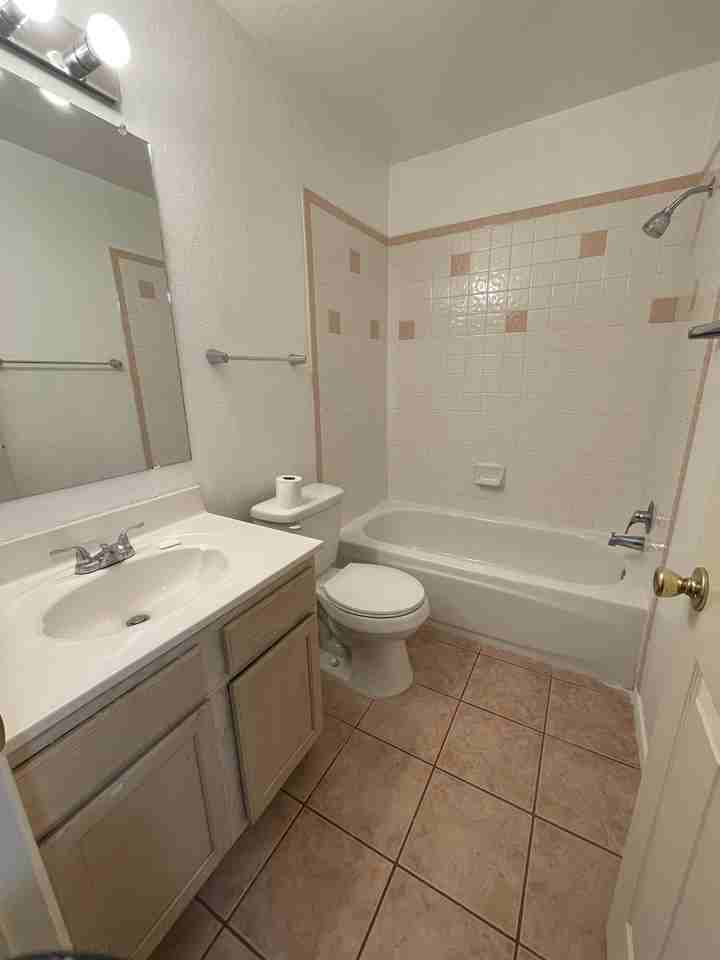 2217 King James Pl - Photo 5 of 14