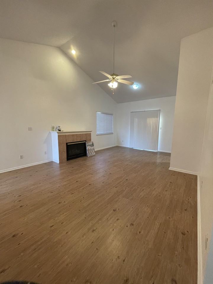 2217 King James Pl - Photo 5 of 14