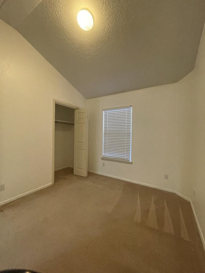 2217 King James Pl - Photo 5 of 14