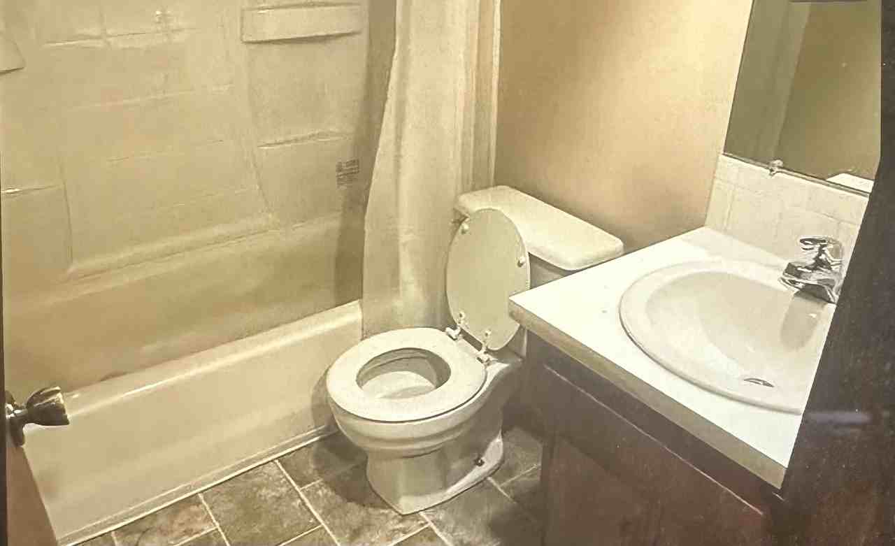 8608 Nw 83rd St #D - Photo 4 of 12