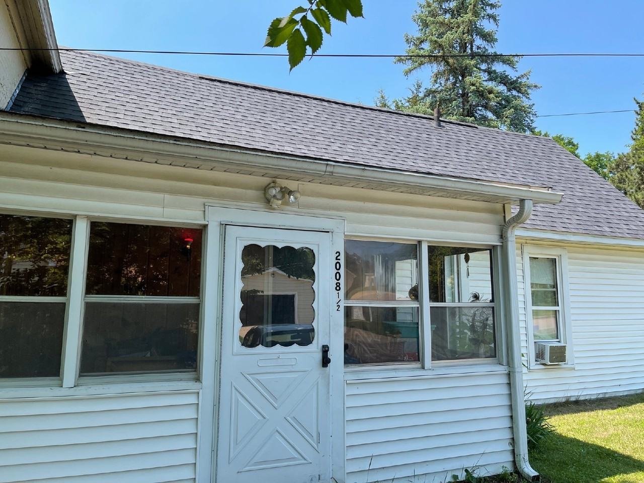 2008 1/2 Crescent Ave - Photo 3 of 18