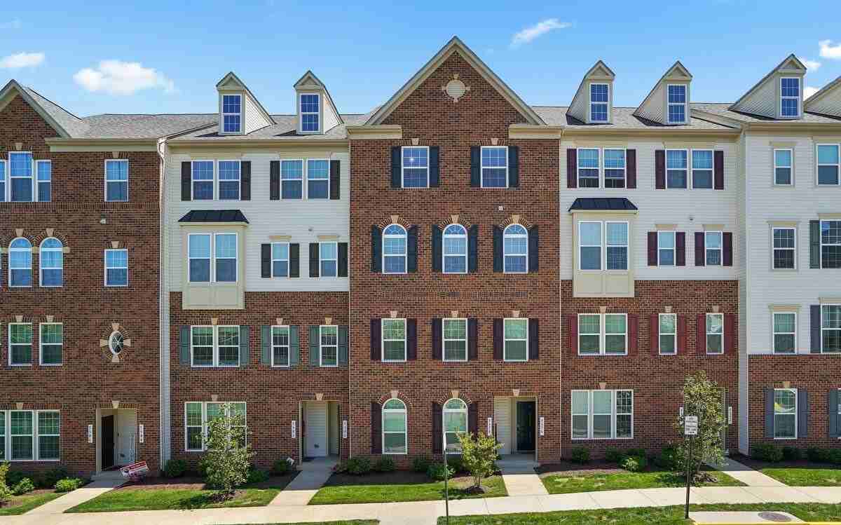 7576 Brunson Cir - Photo 2 of 39