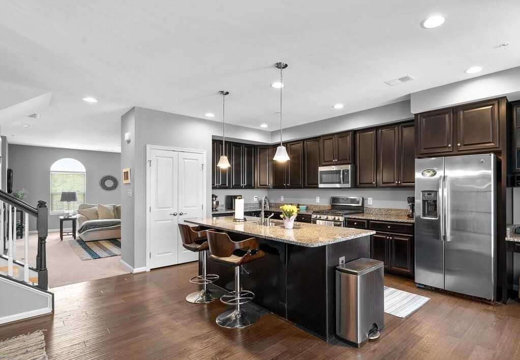 7576 Brunson Cir - Photo 3 of 39