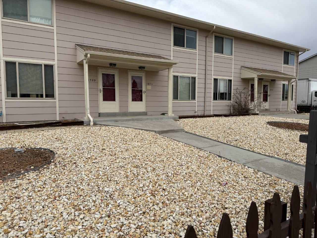 16711 E 13th Ave - Photo 3 of 25