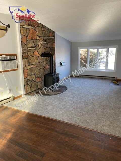 413 Stillwater Dr - Photo 5 of 19