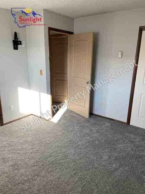 413 Stillwater Dr - Photo 6 of 19