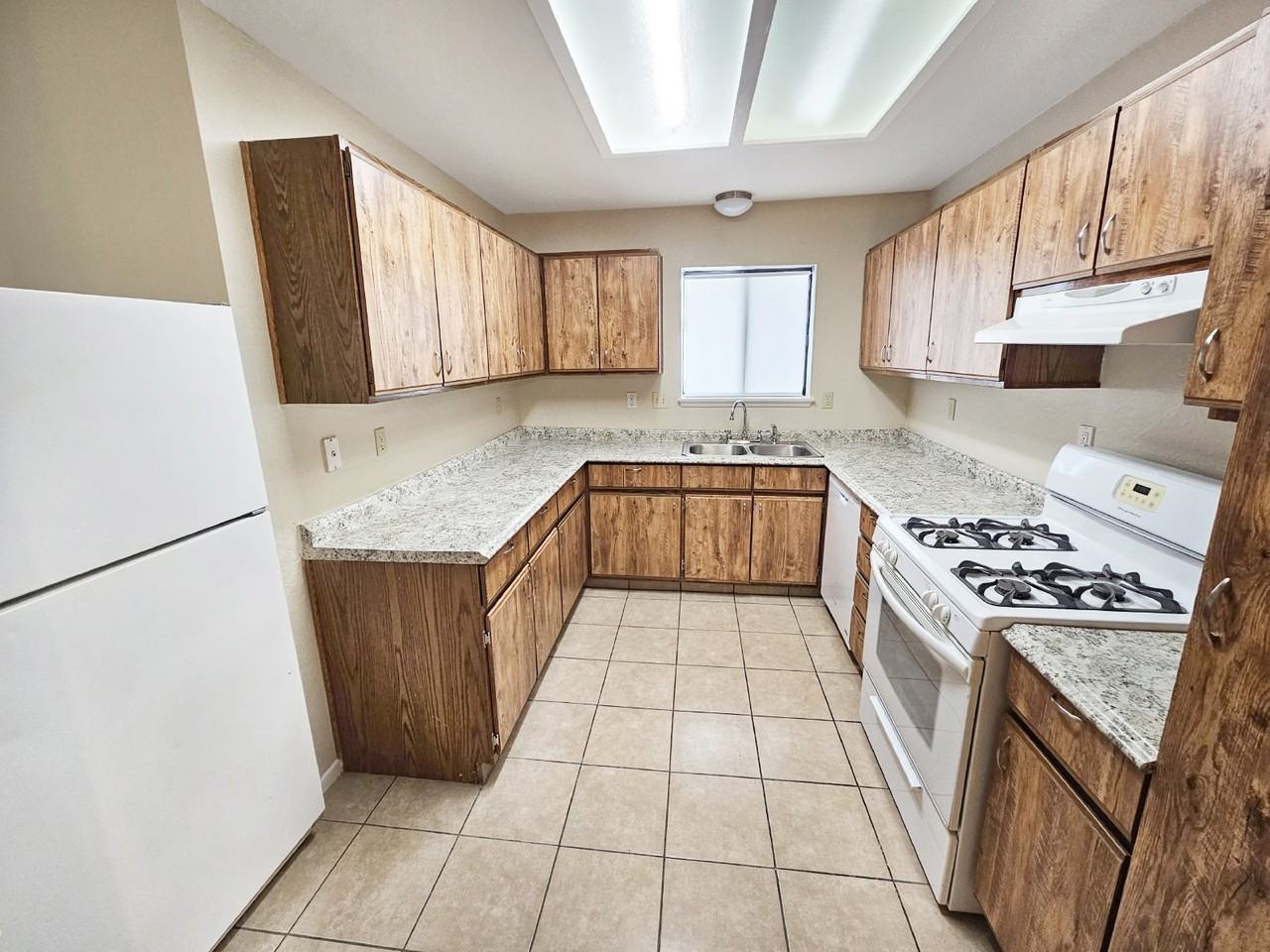 305 S Richmond Rd - Photo 3 of 18