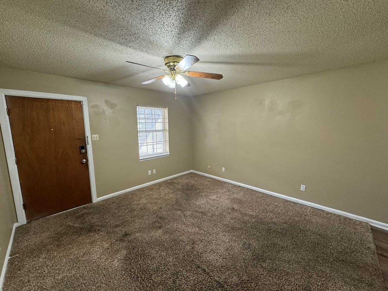 John Lynn Manor - Photo 3 of 13