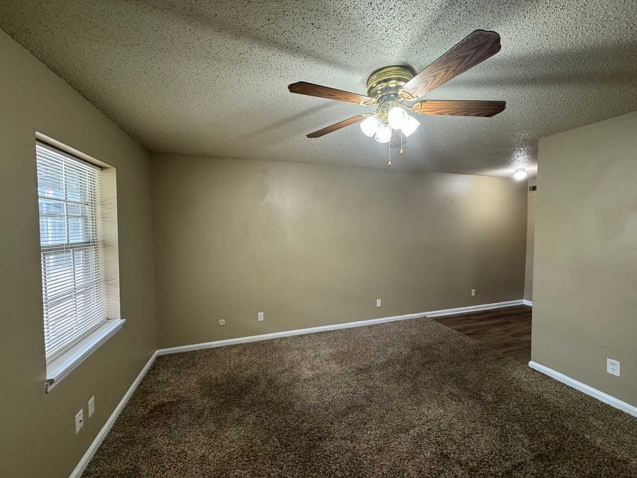 John Lynn Manor - Photo 4 of 13