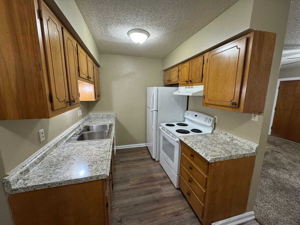 John Lynn Manor - Photo 6 of 13