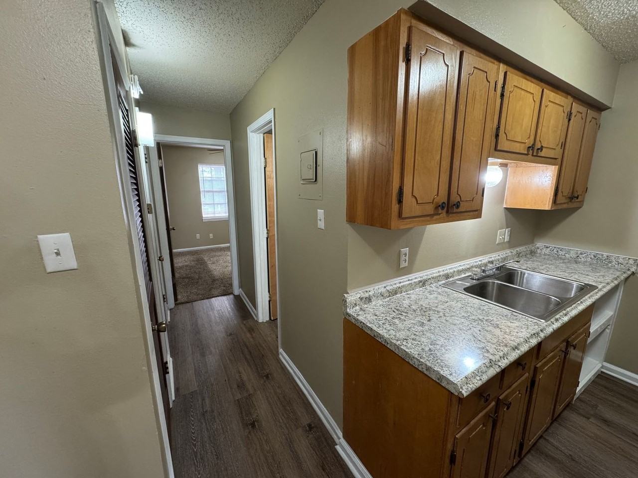 John Lynn Manor - Photo 7 of 13