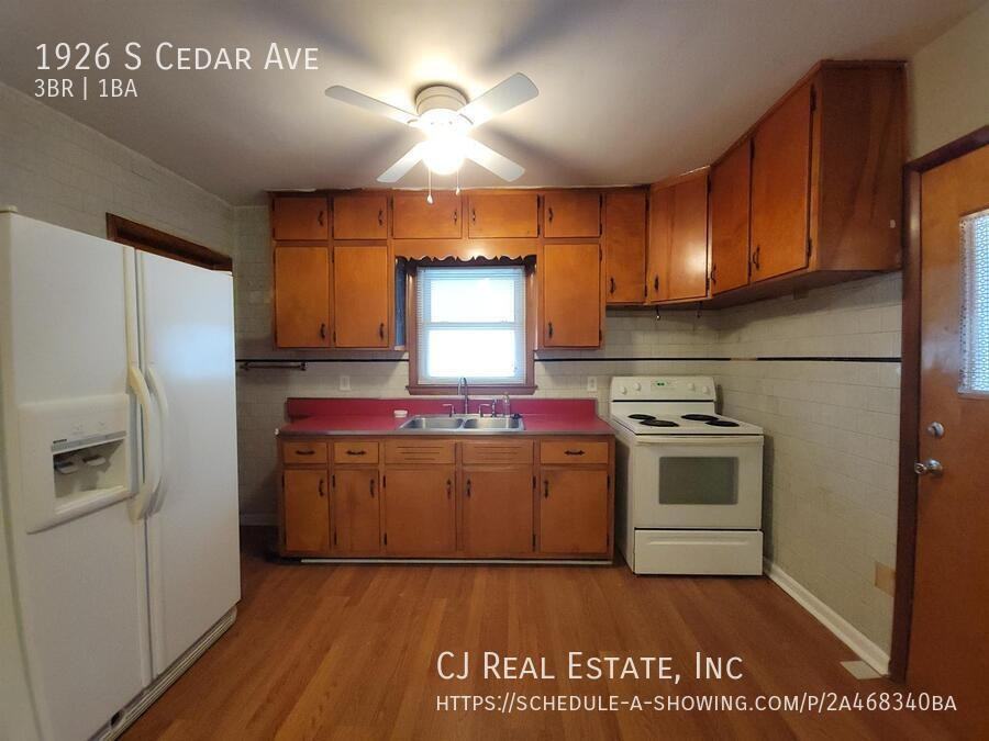 1926 S Cedar Ave - Photo 4 of 12