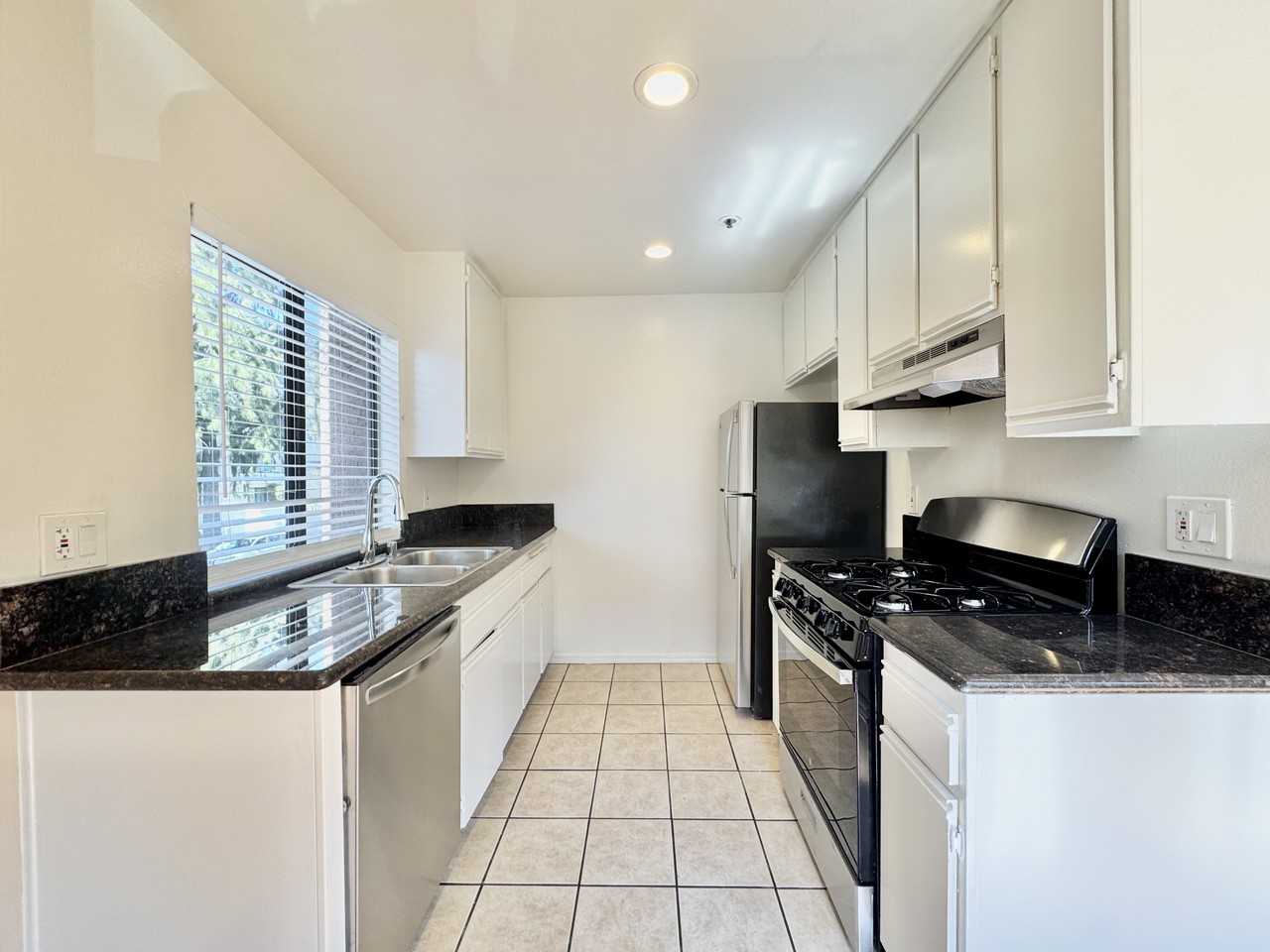 104 N Clark Dr #103 - Photo 3 of 12