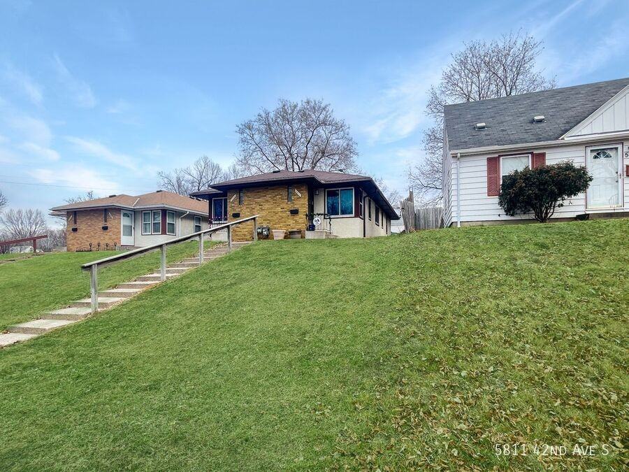 5811 42nd Ave S - Photo 2 of 9