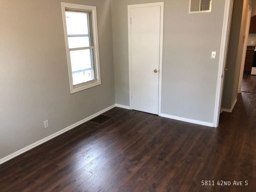 5811 42nd Ave S - Photo 3 of 9