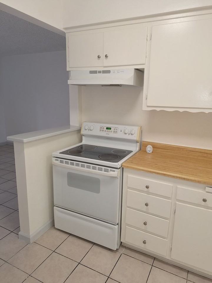 1775 Locust Ave #03 - Photo 3 of 11