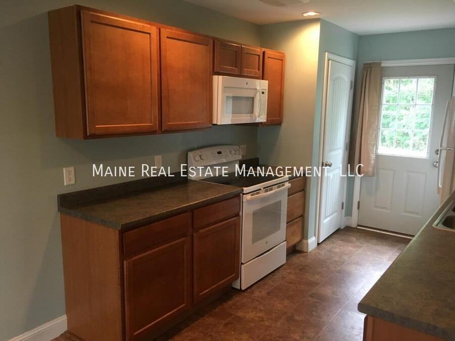 24 Basketball Ct - Photo 2 of 23