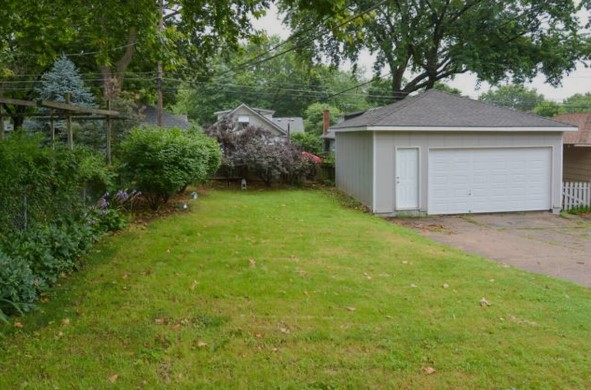 6149 Oak St - Photo 2 of 18