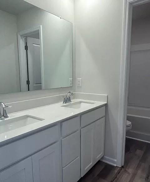 389 Hollingswood Dr #NA - Photo 5 of 17