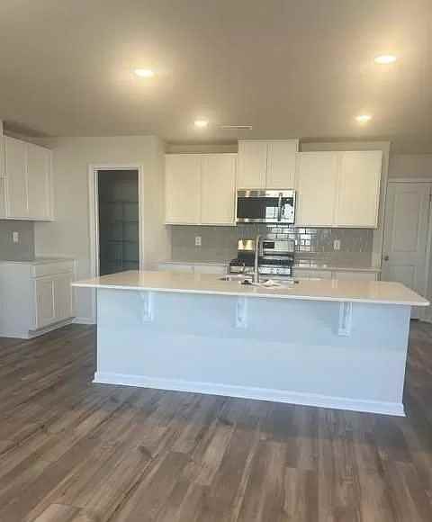 389 Hollingswood Dr #NA - Photo 6 of 17
