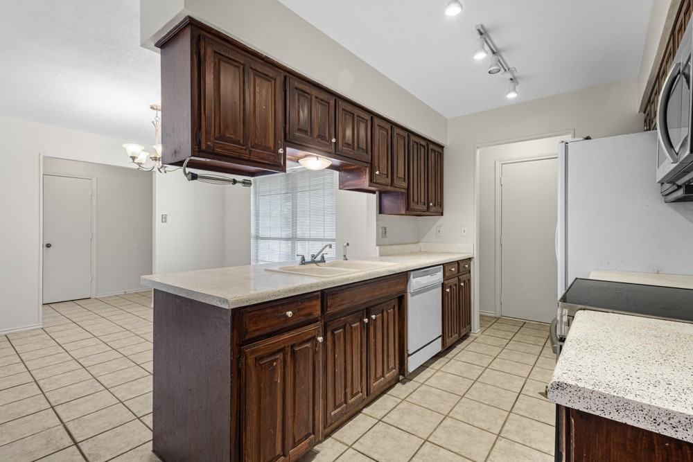 5218 Prairie Creek Dr #NA - Photo 5 of 16