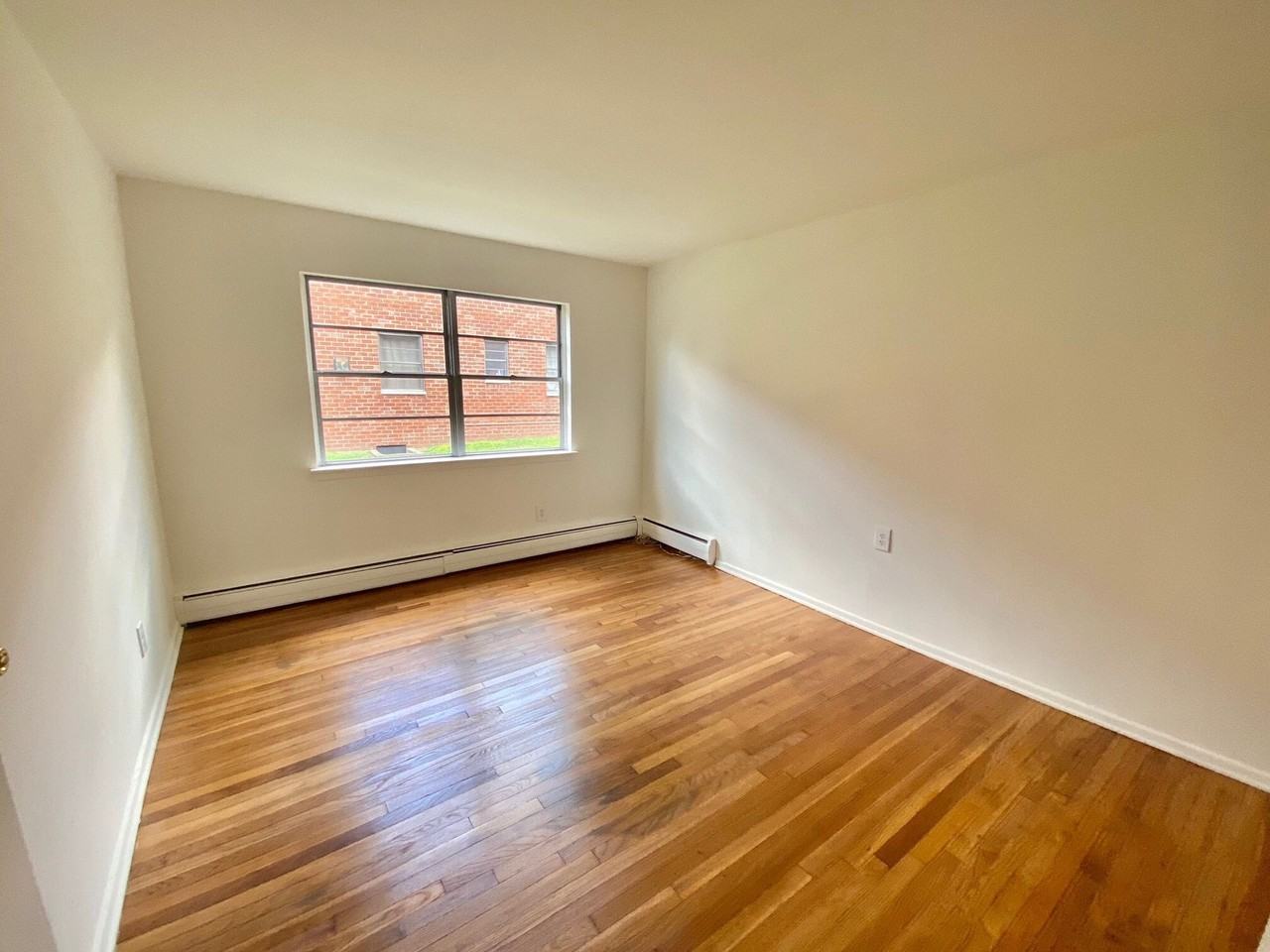 Florence Apartments - Photo 5 of 6