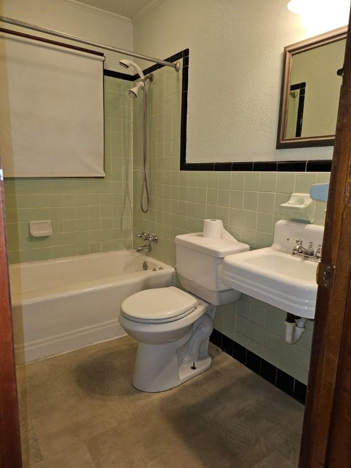 389 Collins Road, Unit Home Unit - Photo 2 of 11