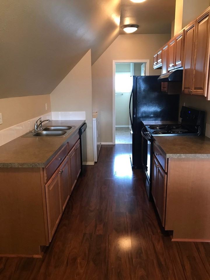 802 Trail Rd - Photo 3 of 11