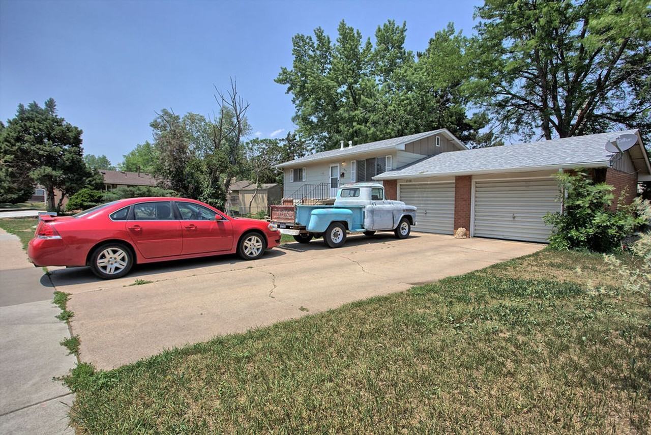 2110 Applewood Rd - Photo 3 of 18