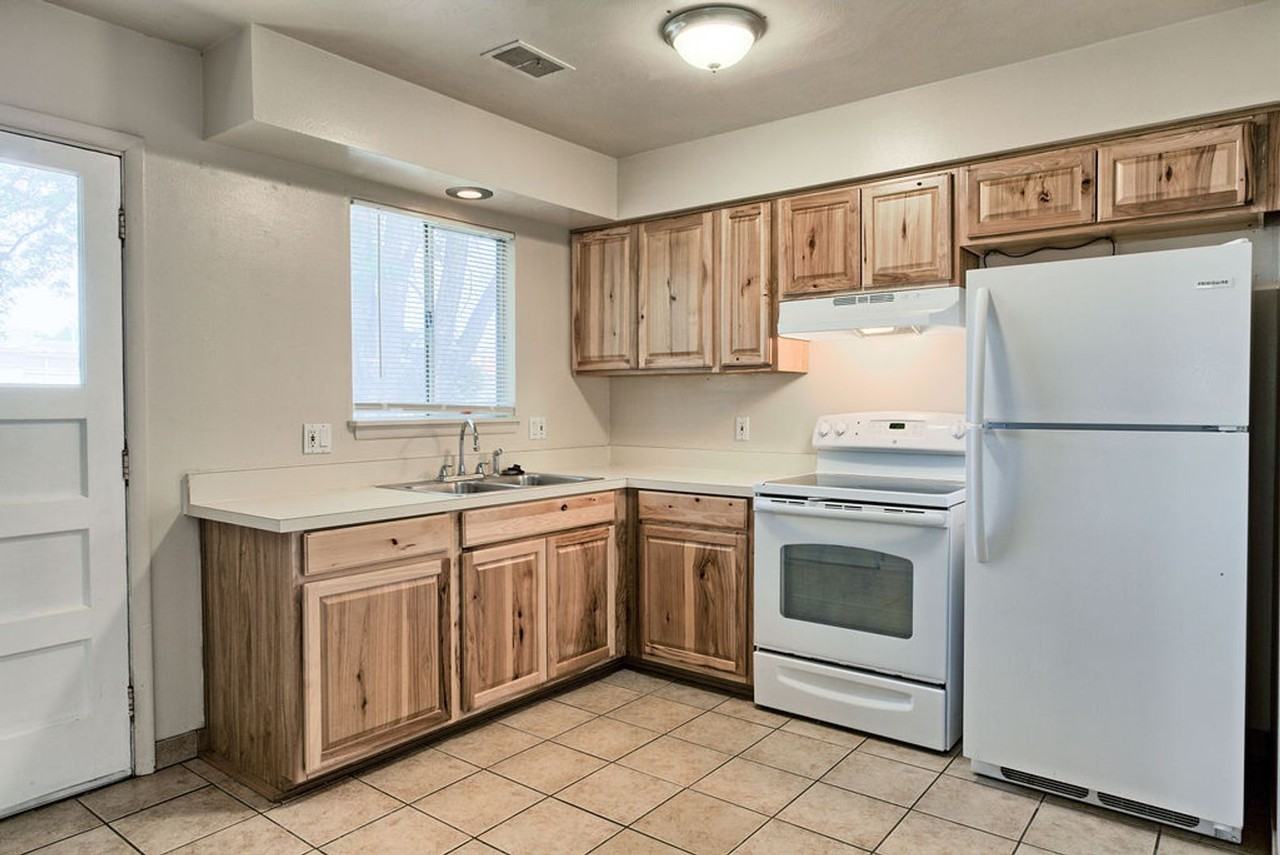 2110 Applewood Rd - Photo 7 of 18