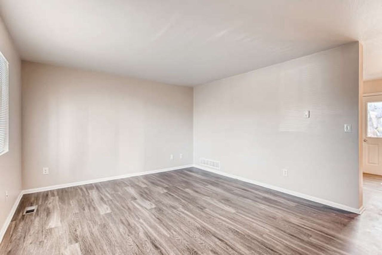 319 Mathews St - Photo 7 of 25