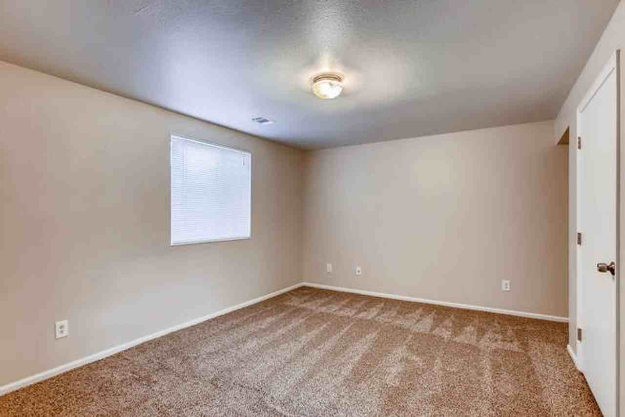 319 Mathews St - Photo 3 of 25