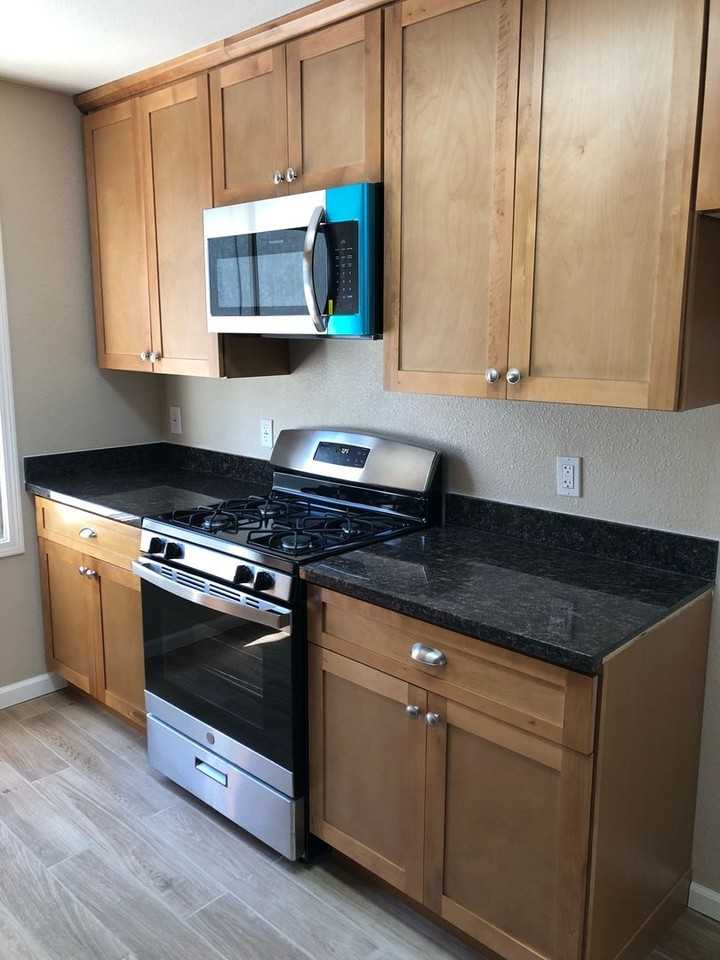 1008 69th Ave - Photo 2 of 10