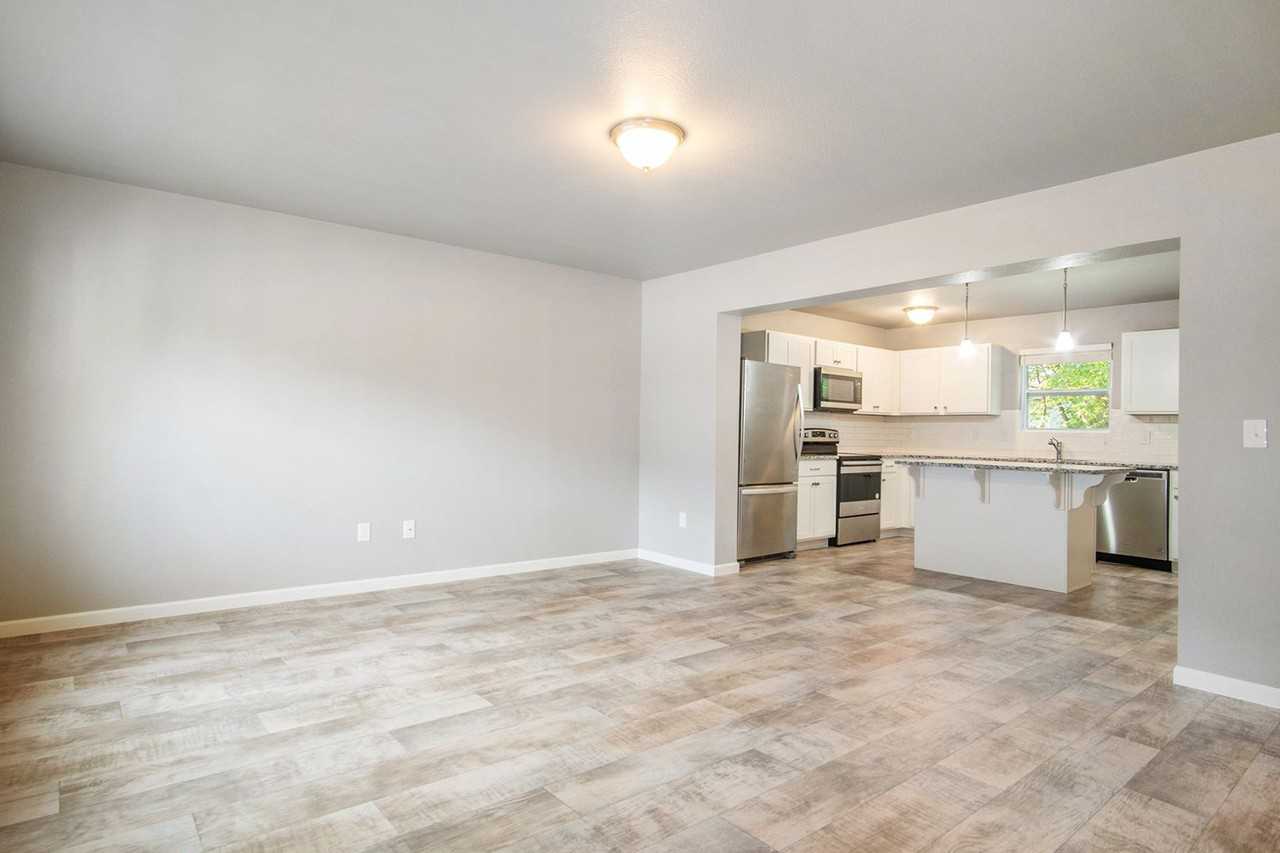 1002 Richard Ave - Photo 6 of 24