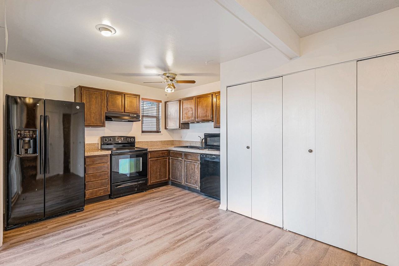 9574 E Kansas Cir #26 - Photo 3 of 24