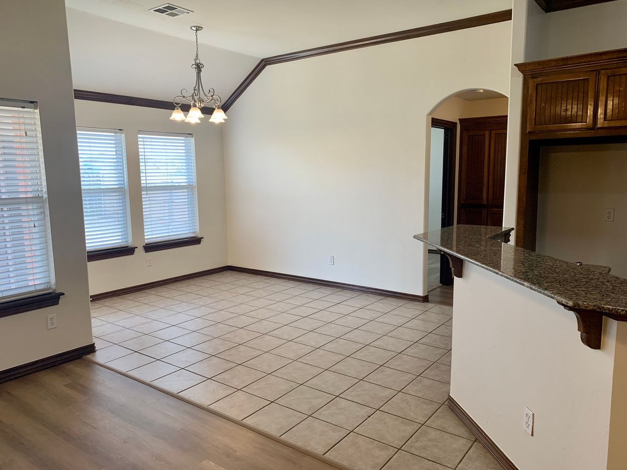 736 Dana Dr - Photo 5 of 23