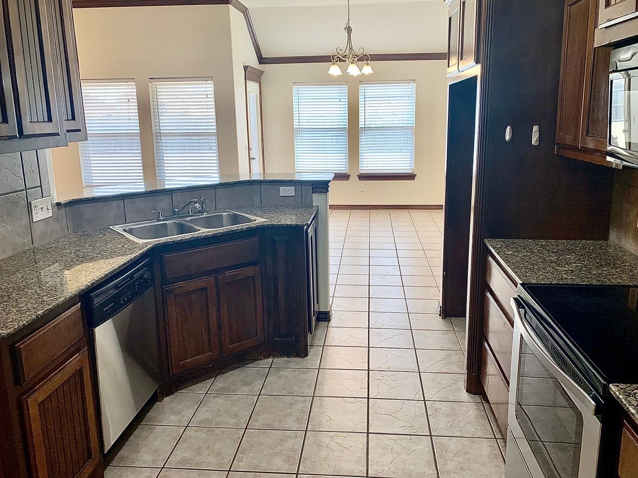 736 Dana Dr - Photo 6 of 23