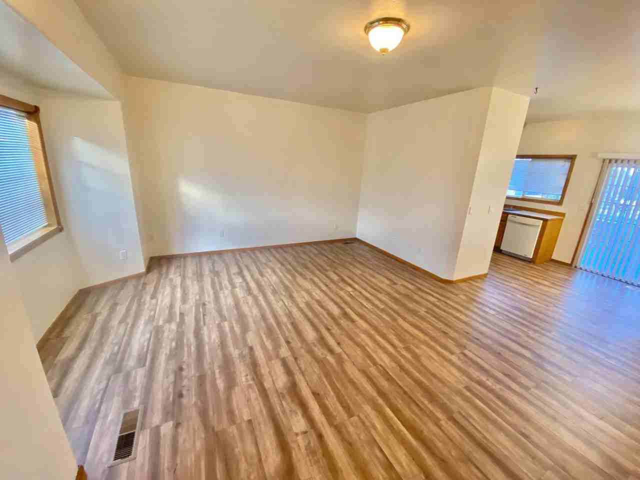 3336 Ne Cruise Loop - Photo 3 of 18