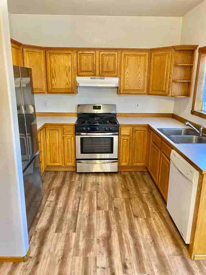 3336 Ne Cruise Loop - Photo 4 of 18