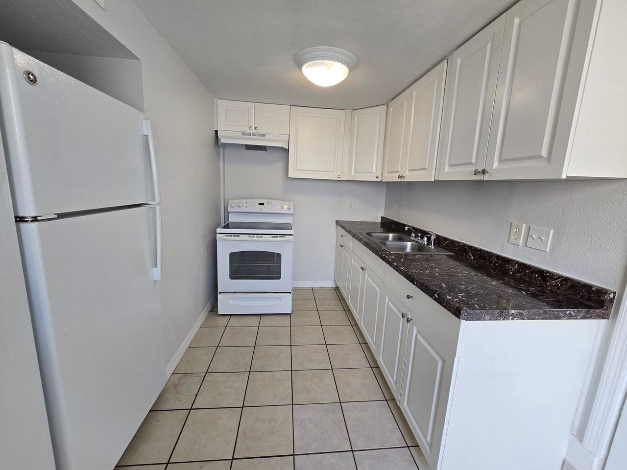 School-Bay Quad New - Photo 3 of 21