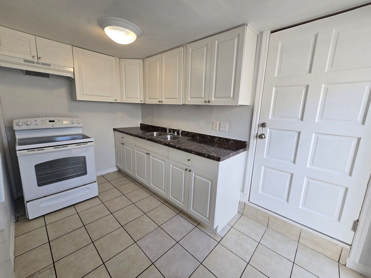 School-Bay Quad New - Photo 4 of 21