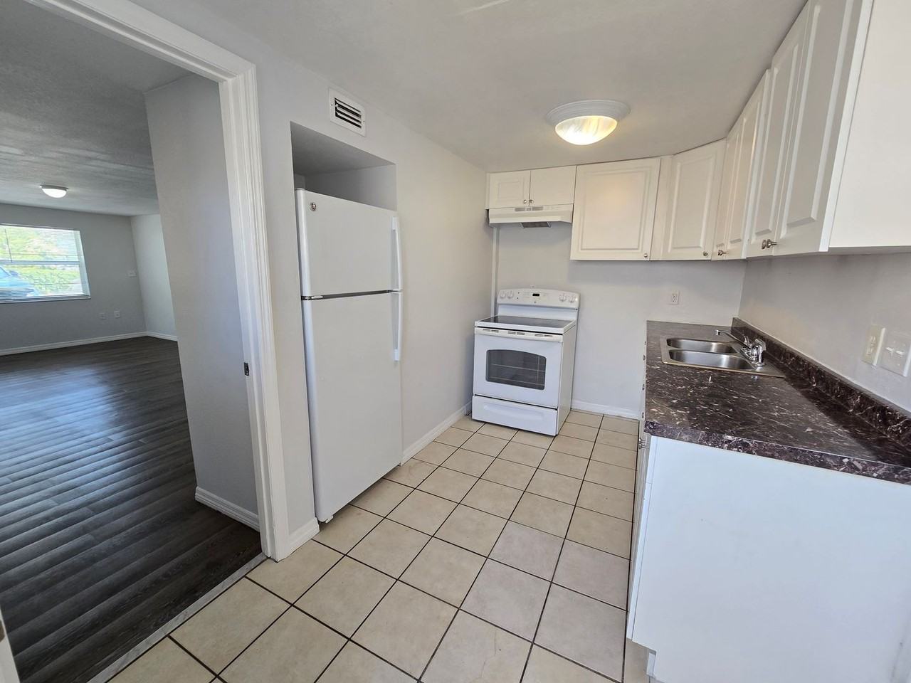 School-Bay Quad New - Photo 5 of 21