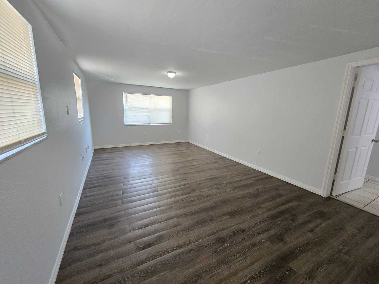 School-Bay Quad New - Photo 6 of 21