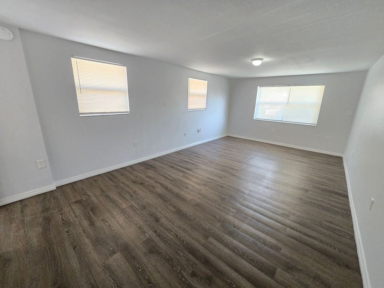 School-Bay Quad New - Photo 7 of 21