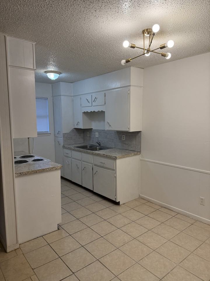 703 North Gilmer St. - Photo 2 of 17