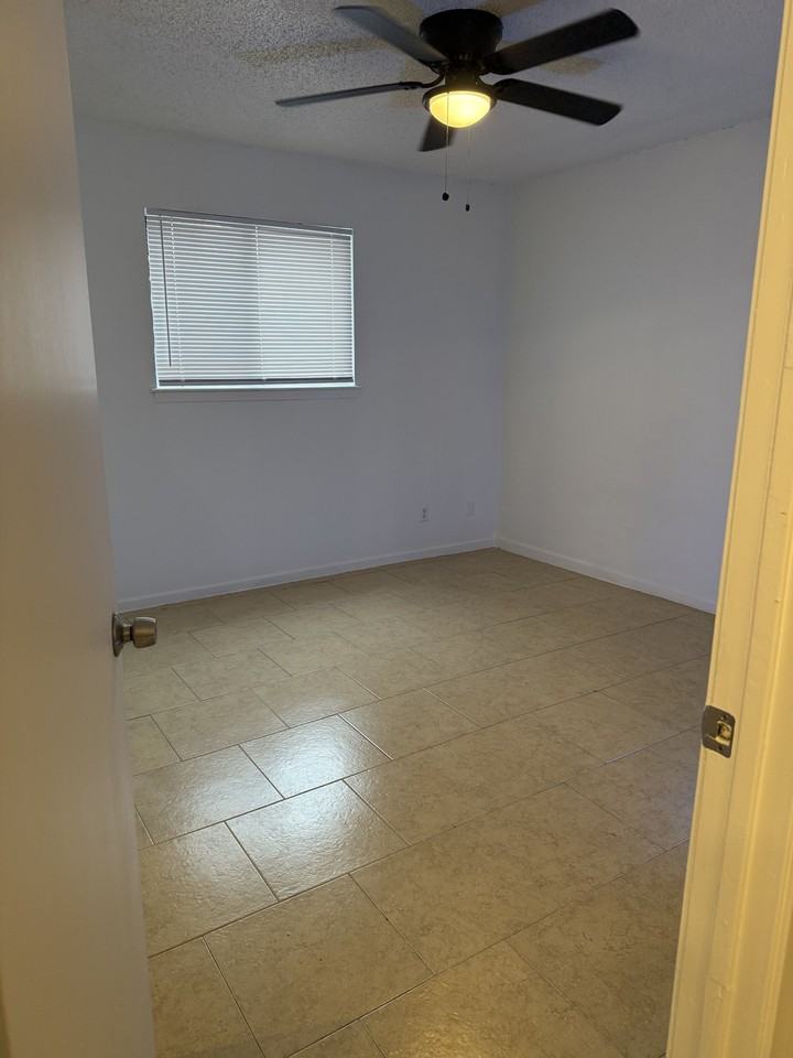 703 North Gilmer St. - Photo 3 of 17